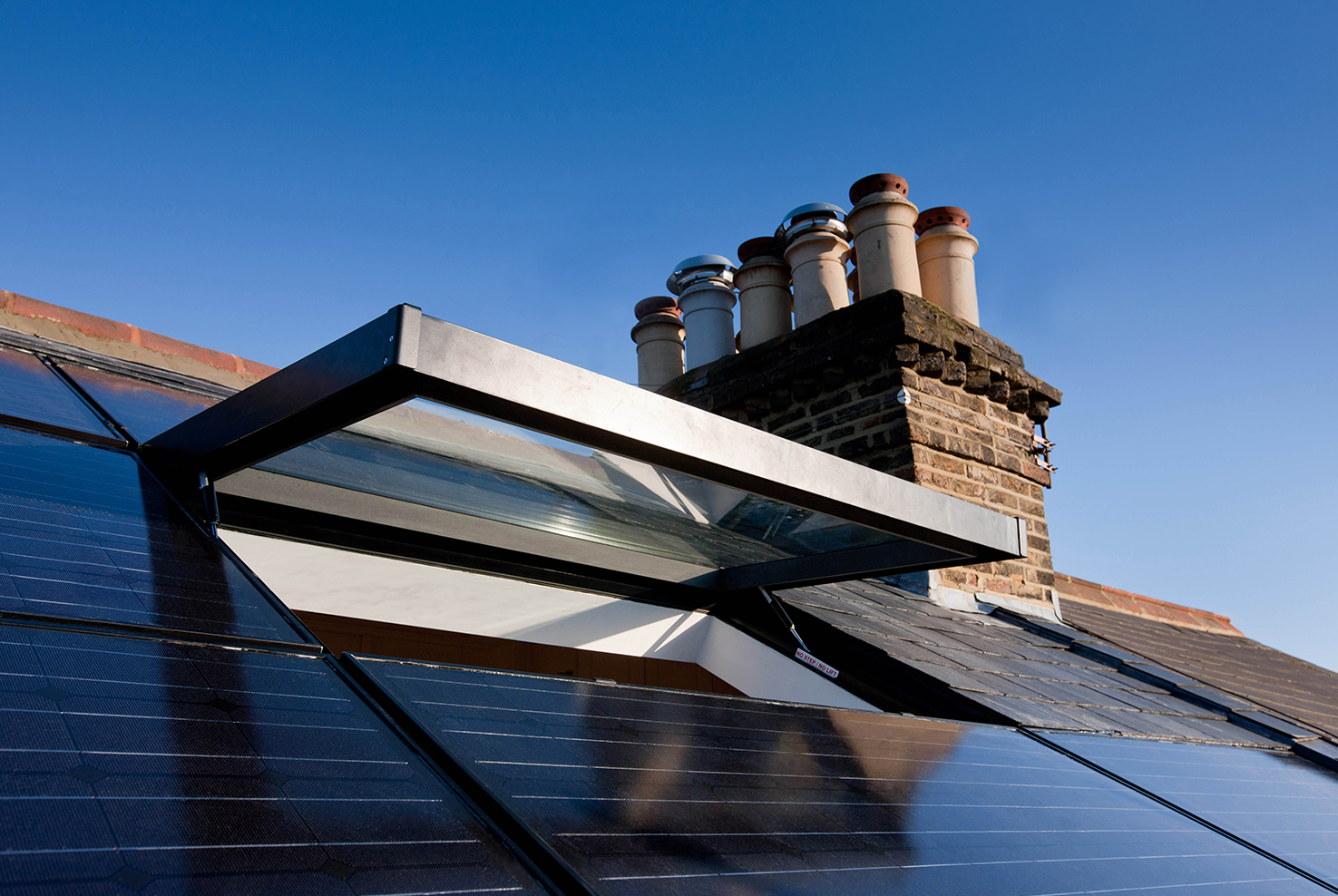 Bespoke Neo Rooflight into a Solar Panel Roof - Teddington House
