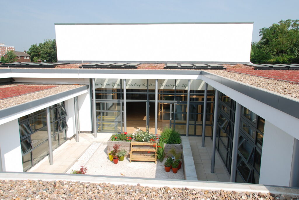 Exterior_St Georges_courtyard